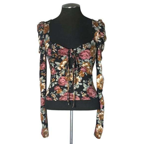 Forever 21 – Knit Floral Long Sleeve Cutout Crop Top – Small - Picture 3 of 10